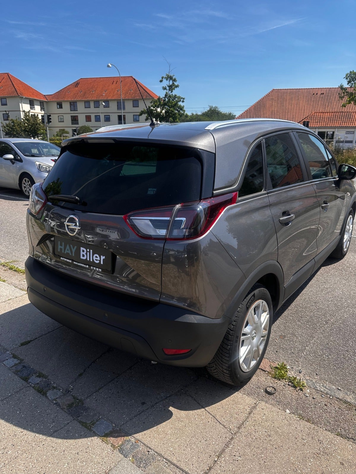 Grå Opel Crossland X fra 2020