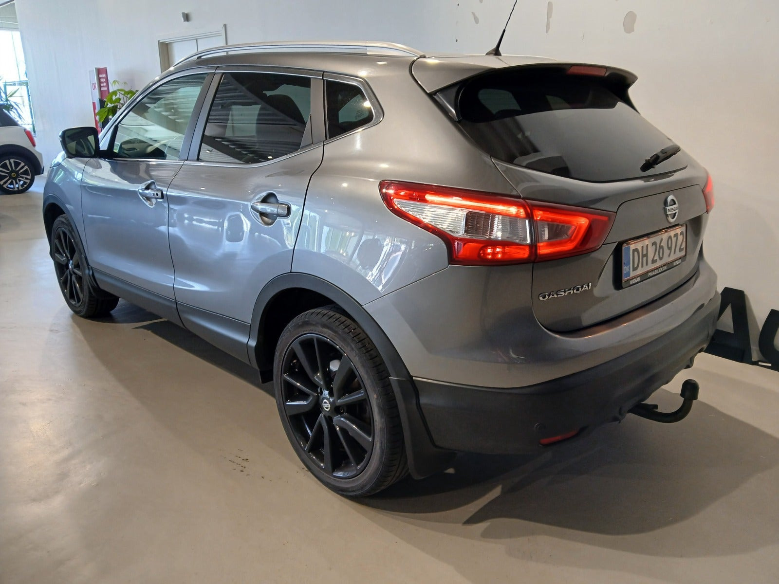 Grå Nissan Qashqai fra 2014