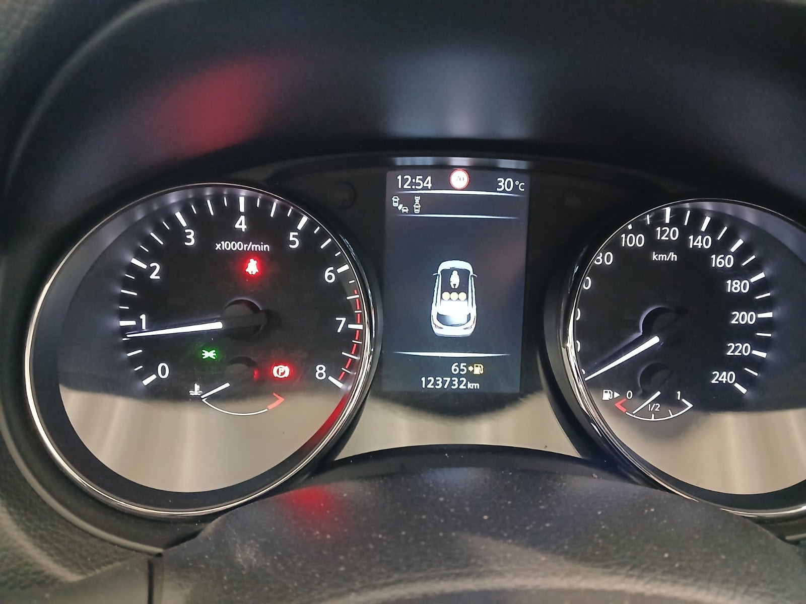 Grå Nissan Qashqai fra 2014