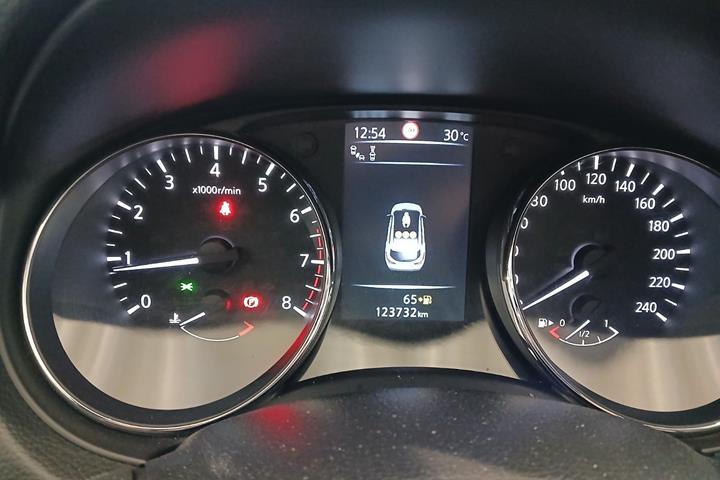 Grå Nissan Qashqai fra 2014