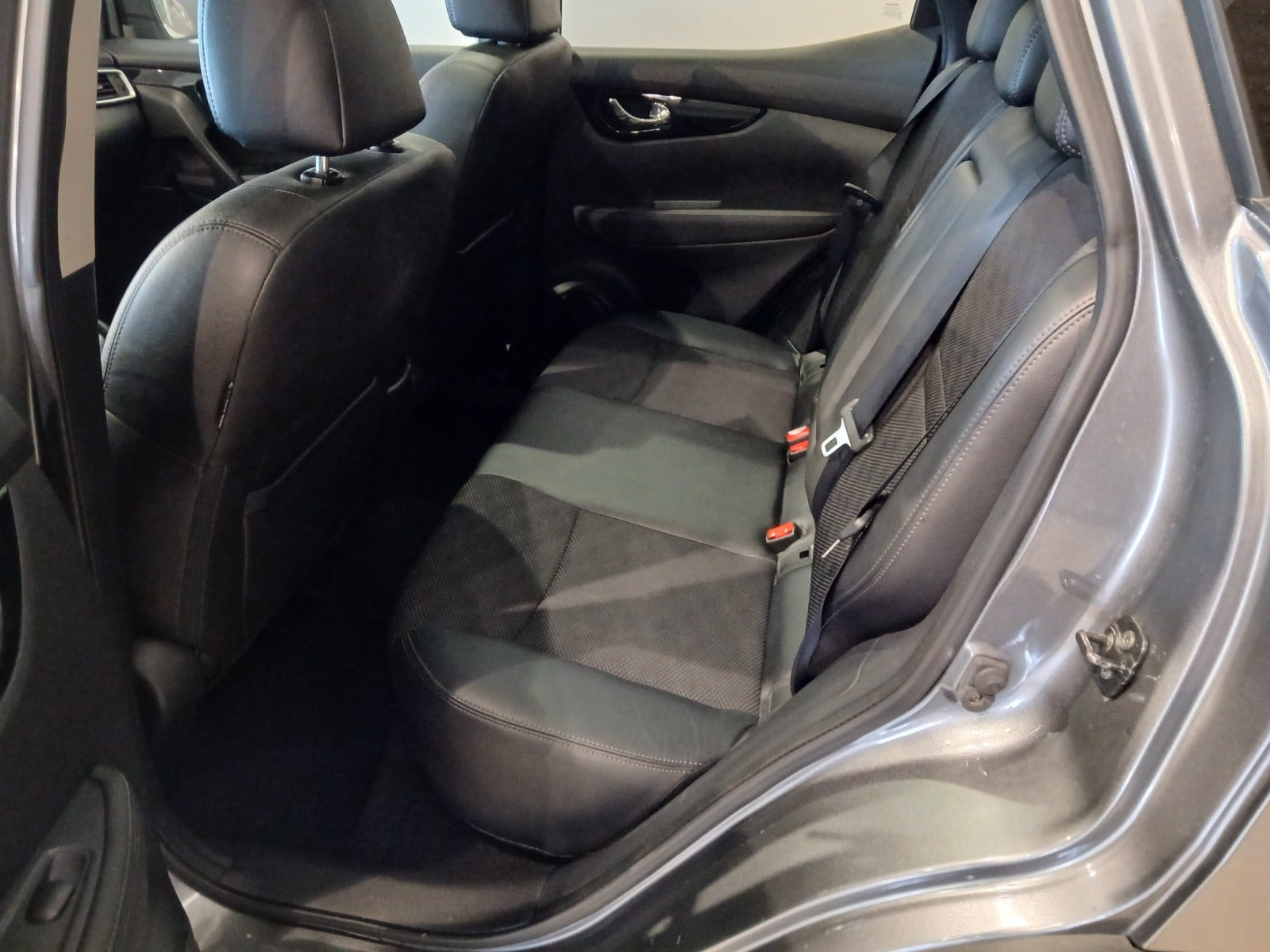 Grå Nissan Qashqai fra 2014