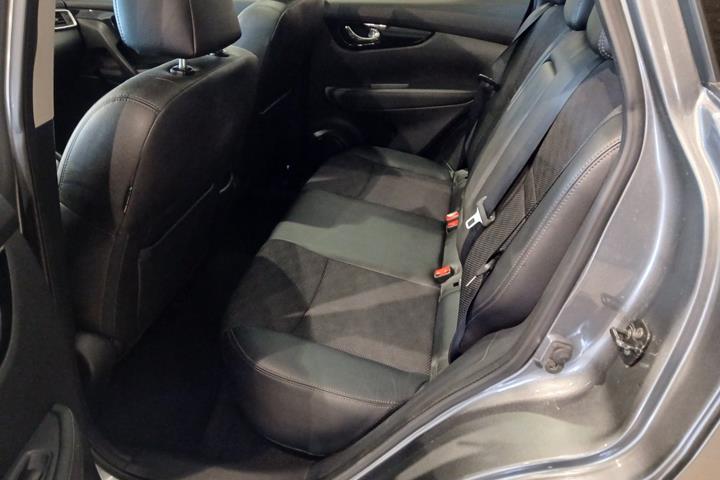 Grå Nissan Qashqai fra 2014