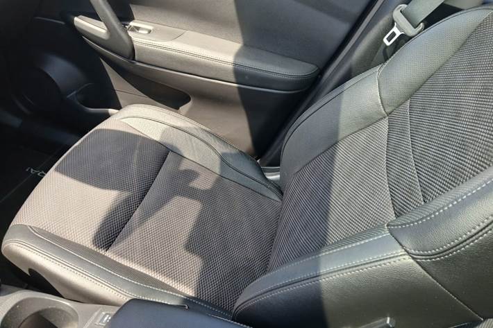 Grå Nissan Qashqai fra 2014
