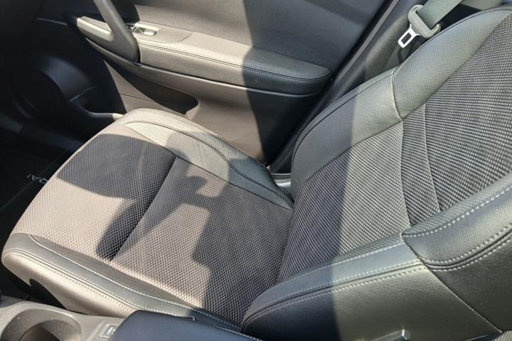 Grå Nissan Qashqai fra 2014