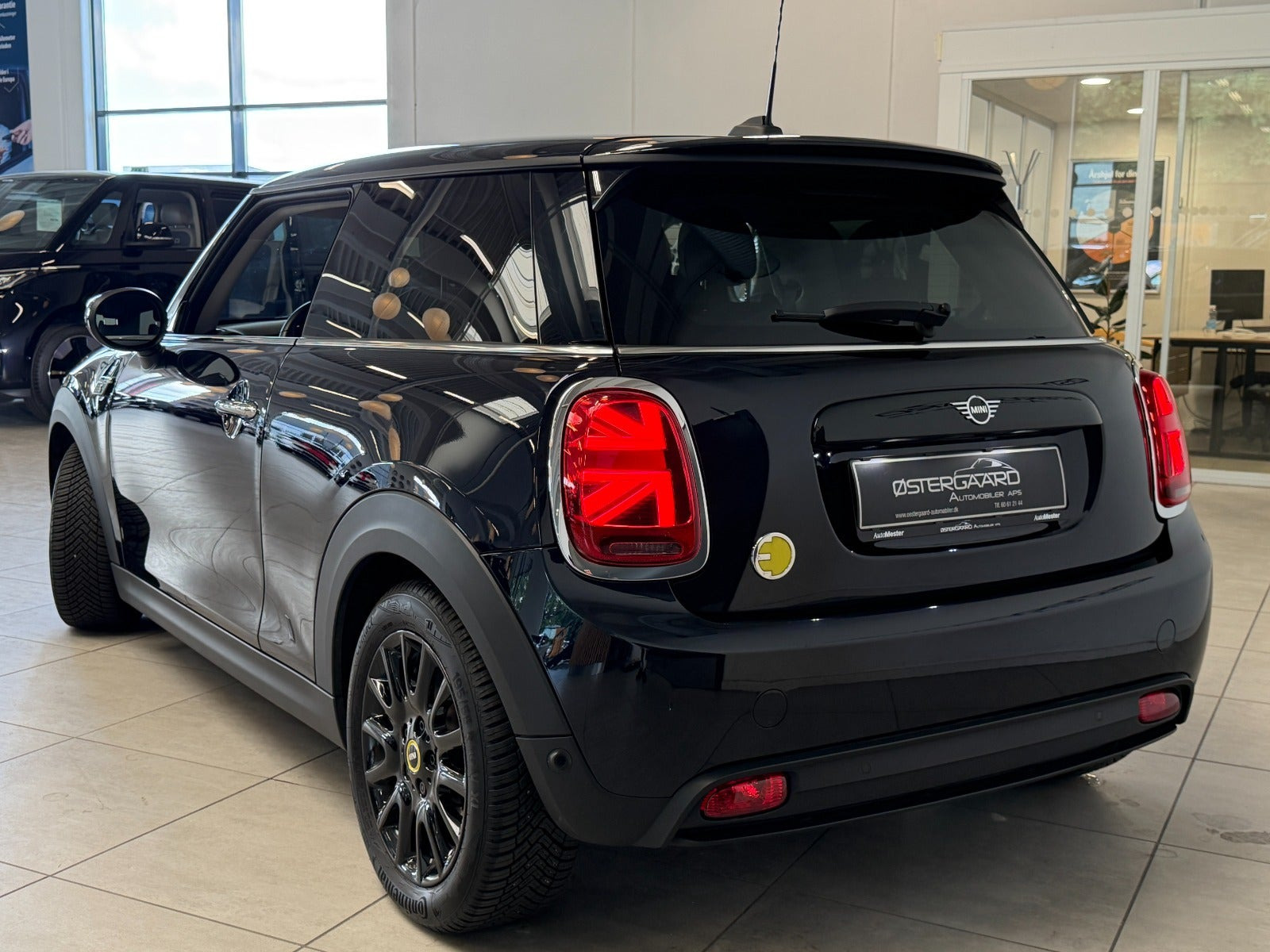 Sort Mini Cooper SE fra 2023