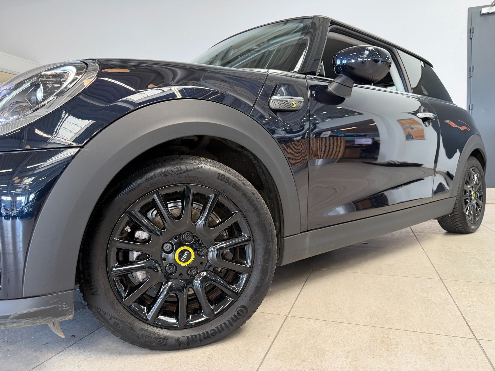 Sort Mini Cooper SE fra 2023