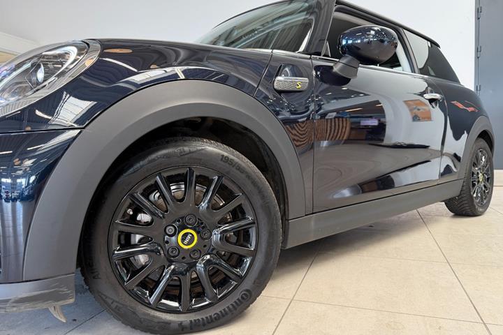 Sort Mini Cooper SE fra 2023