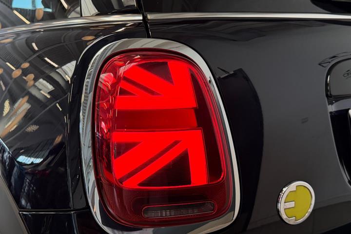 Sort Mini Cooper SE fra 2023