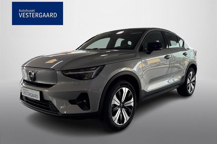 Sølv Volvo C40 fra 2023 set udefra