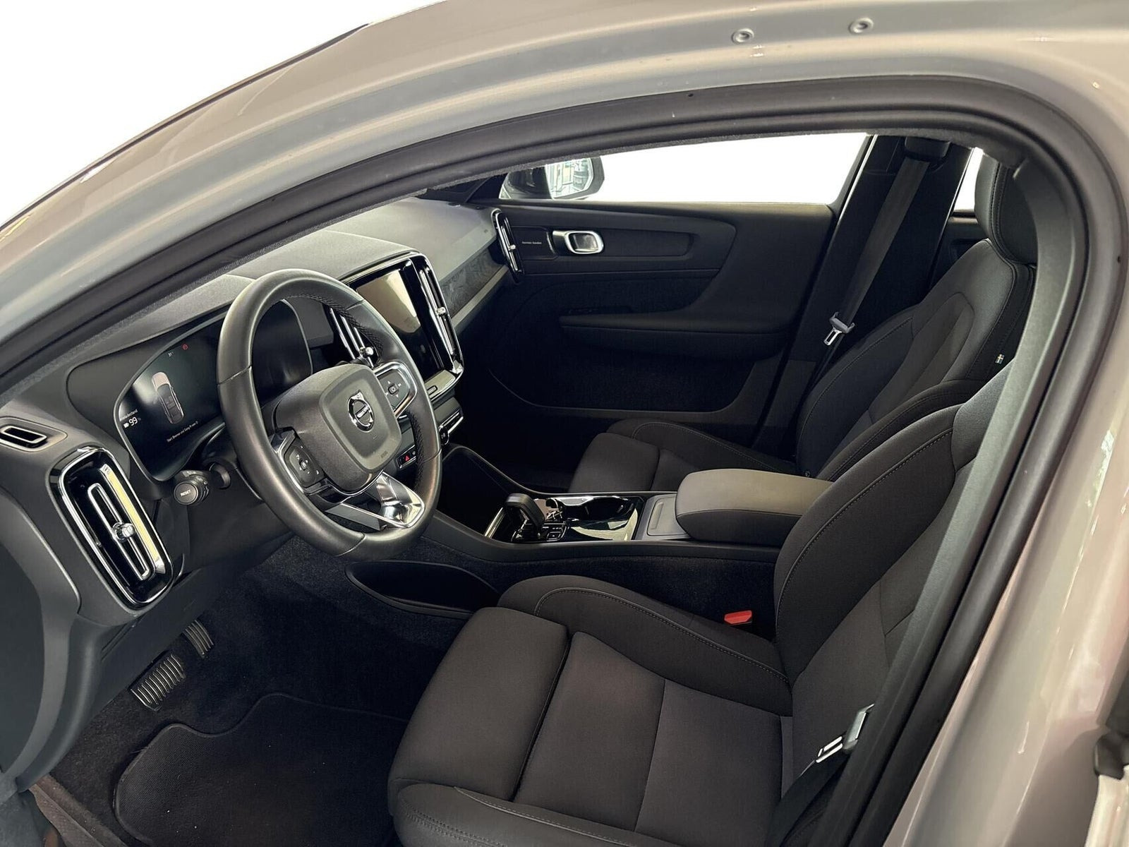 Sølv Volvo C40 fra 2023