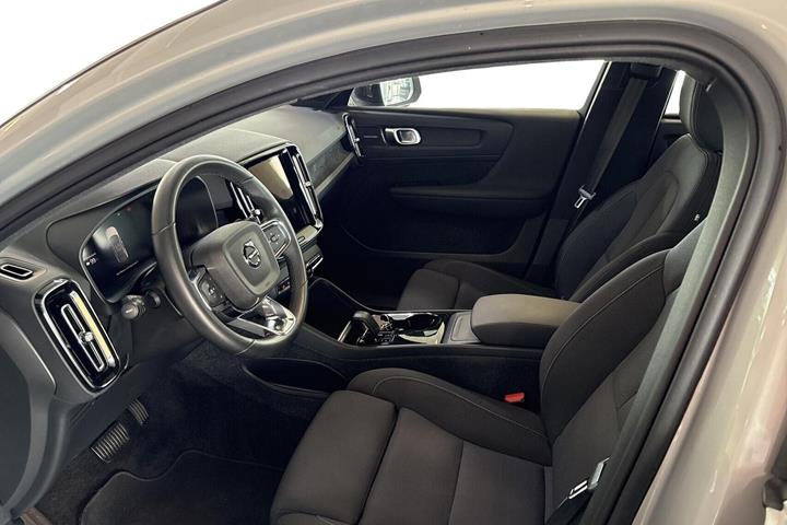 Sølv Volvo C40 fra 2023