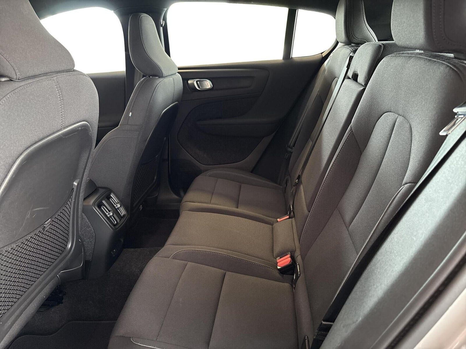 Sølv Volvo C40 fra 2023