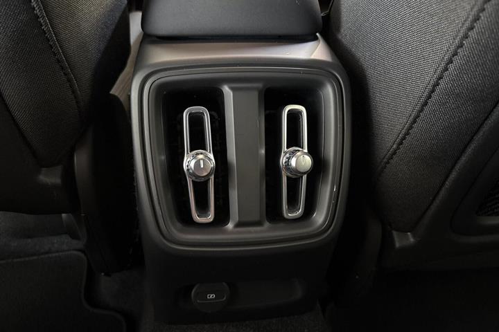 Sølv Volvo C40 fra 2023