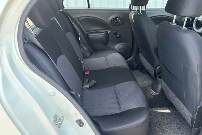 Hvid Nissan Micra fra 2012