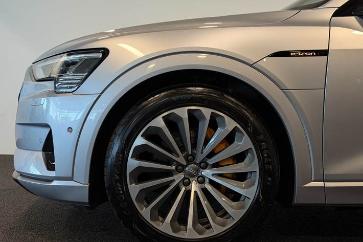 Sølv Audi e-tron fra 2020