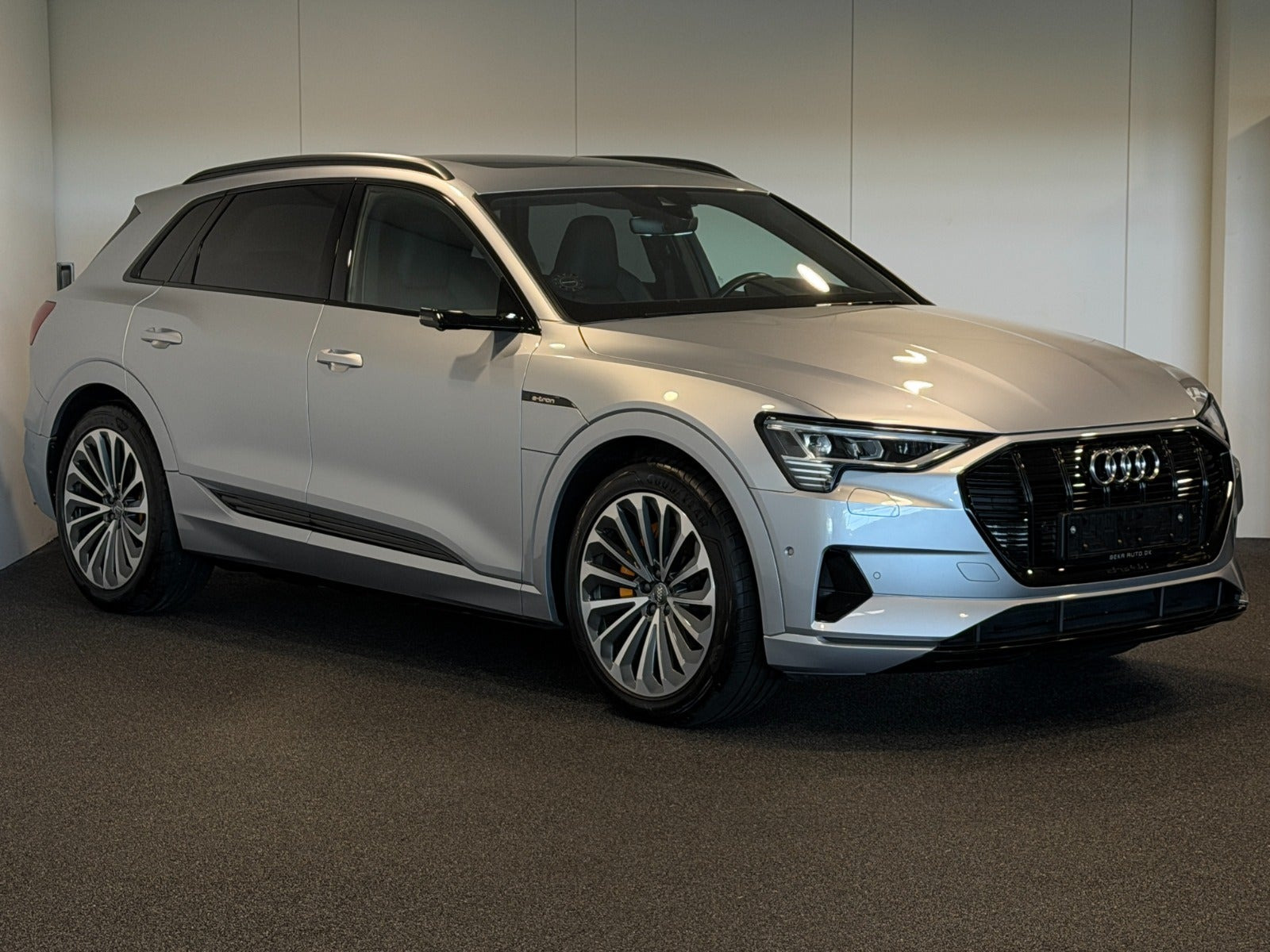 Sølv Audi e-tron fra 2020