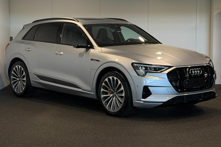 Sølv Audi e-tron fra 2020