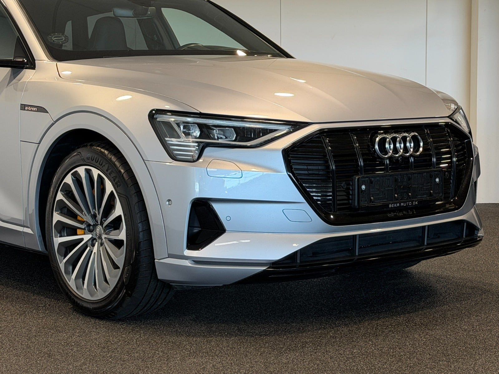 Sølv Audi e-tron fra 2020