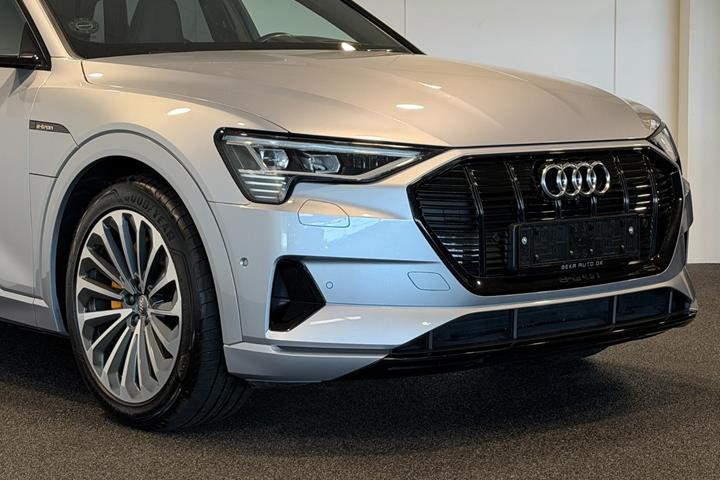 Sølv Audi e-tron fra 2020