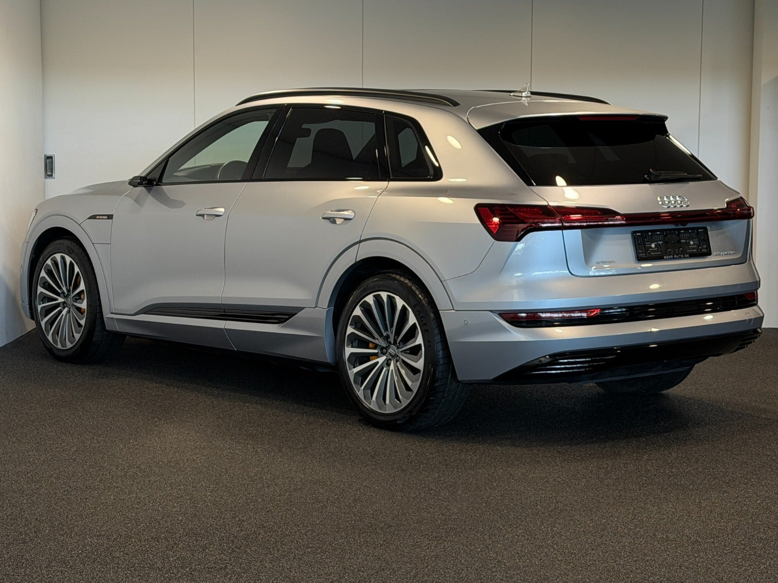 Sølv Audi e-tron fra 2020