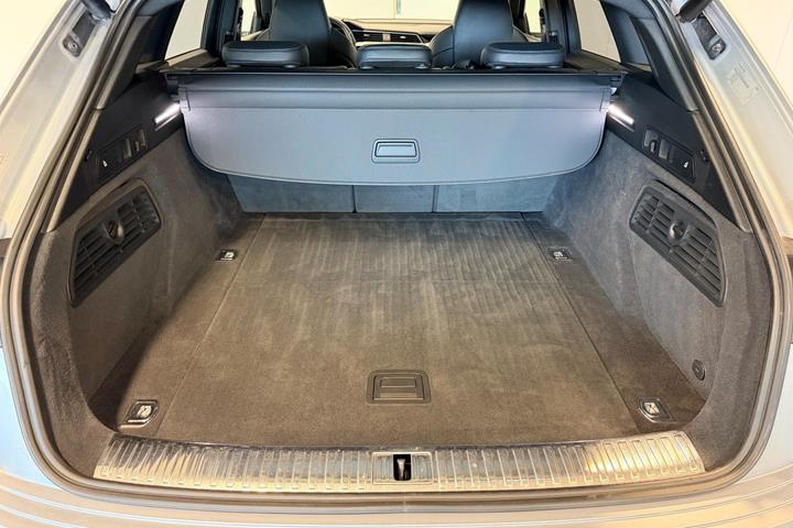 Sølv Audi e-tron fra 2020