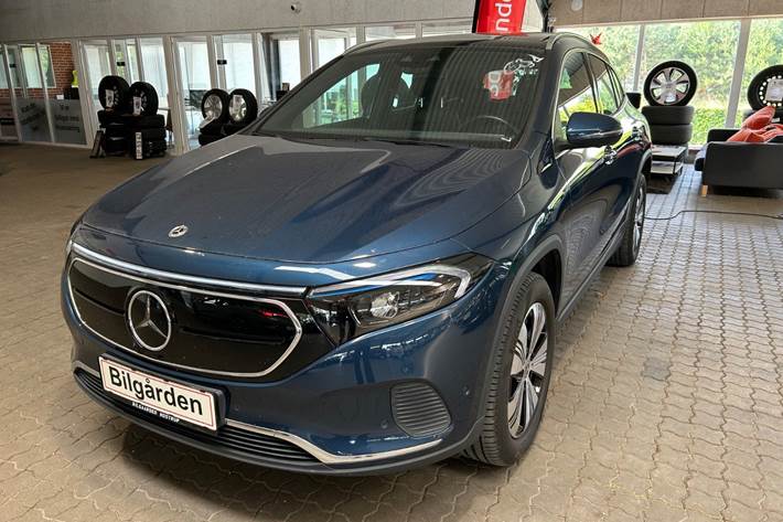 Blå Mercedes EQA250 fra 2021