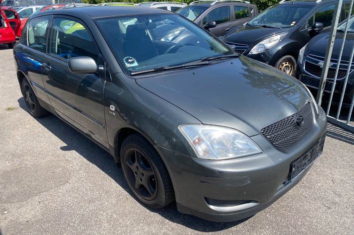 undefined Toyota Corolla fra 2003 set udefra