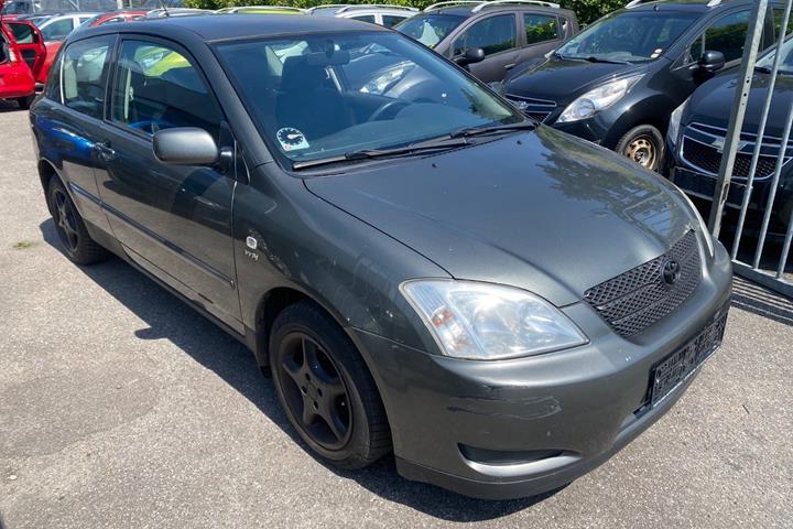 undefined Toyota Corolla fra 2003 set udefra