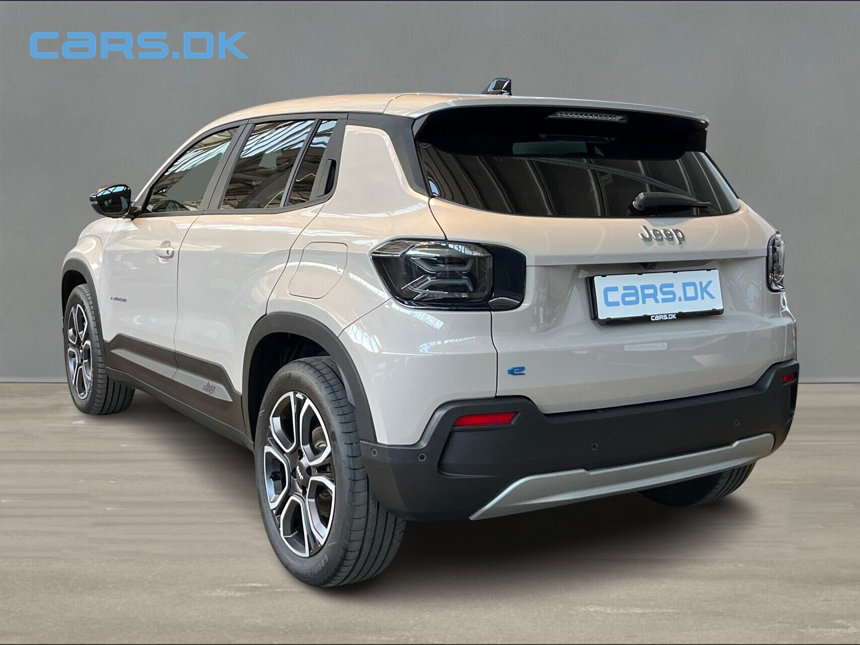 Beige Jeep Avenger fra 2025