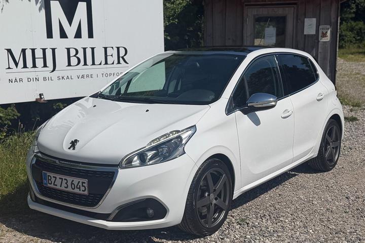 Hvid Peugeot 208 fra 2018 set udefra
