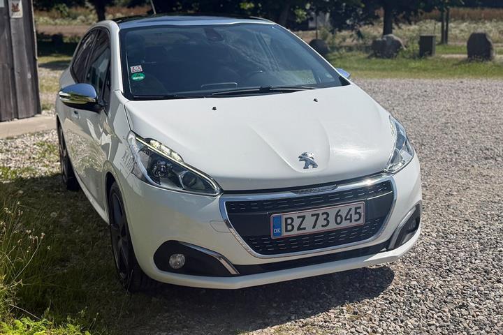 Hvid Peugeot 208 fra 2018