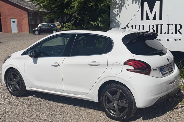 Hvid Peugeot 208 fra 2018