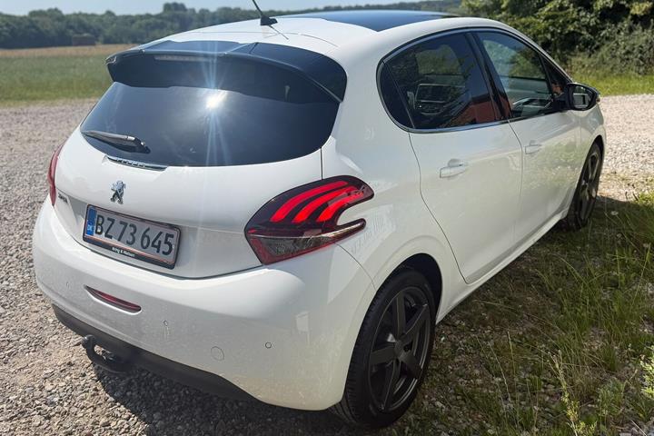 Hvid Peugeot 208 fra 2018
