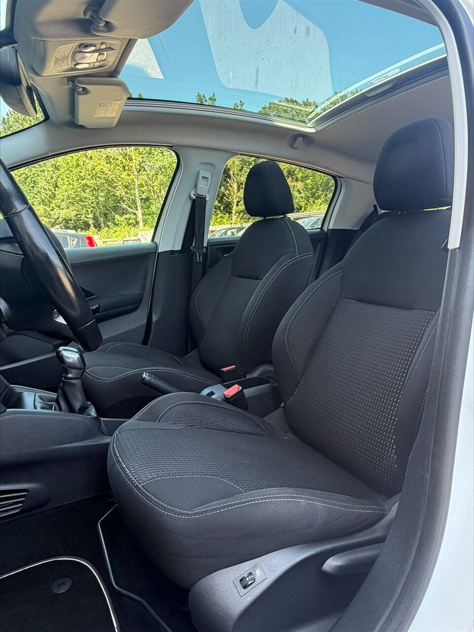 Hvid Peugeot 208 fra 2018