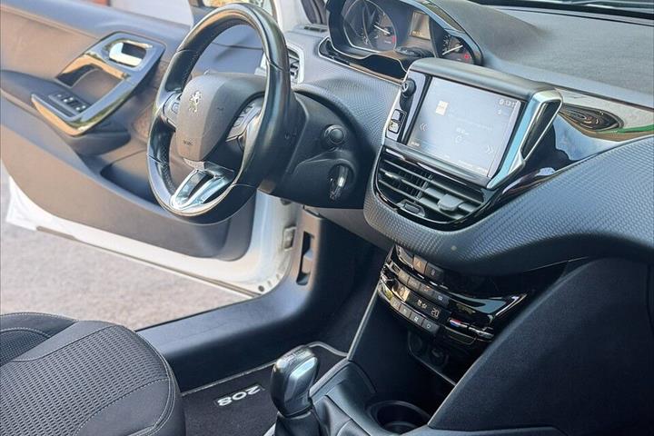 Hvid Peugeot 208 fra 2018