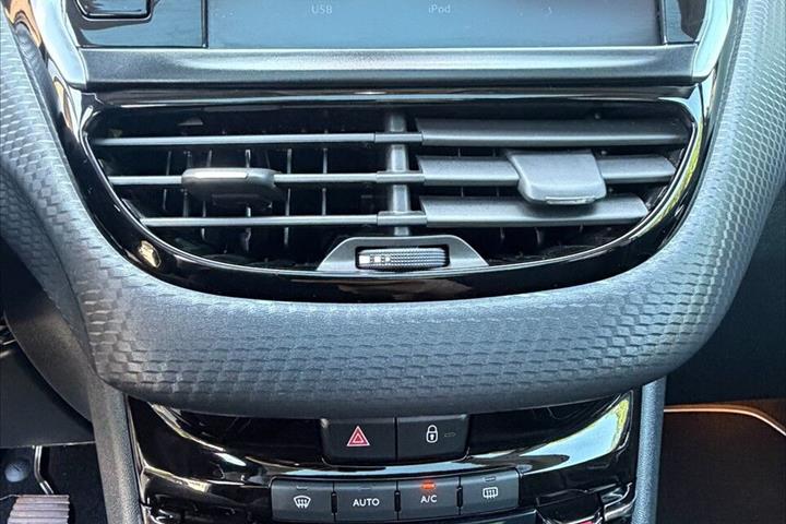 Hvid Peugeot 208 fra 2018