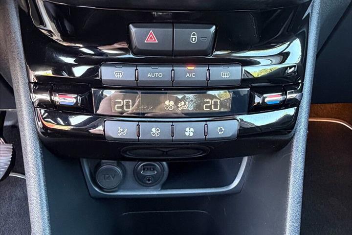 Hvid Peugeot 208 fra 2018