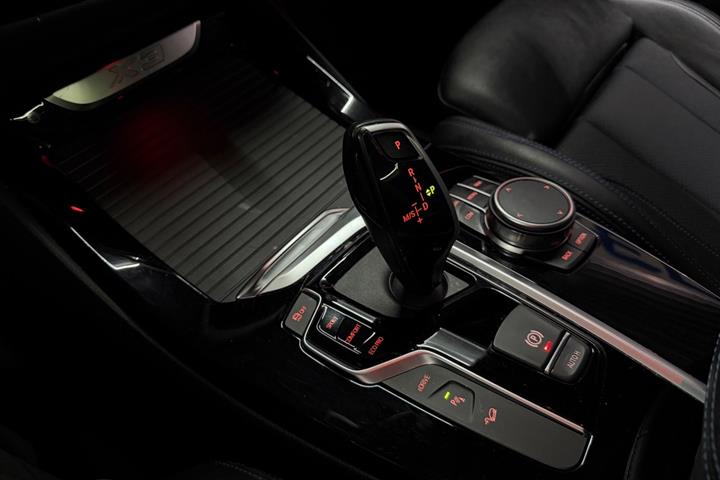 Sort BMW X3 fra 2020