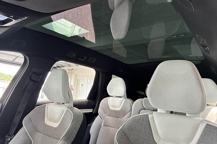 Sort Volvo EX90 fra 2025