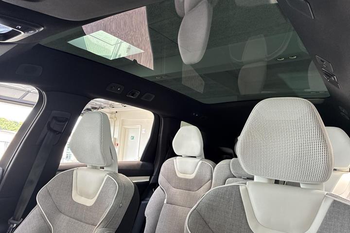 Sort Volvo EX90 fra 2025
