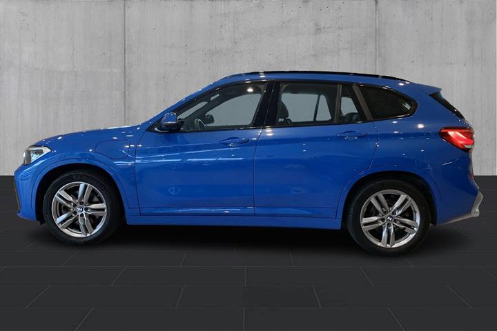 Blå BMW X1 fra 2021