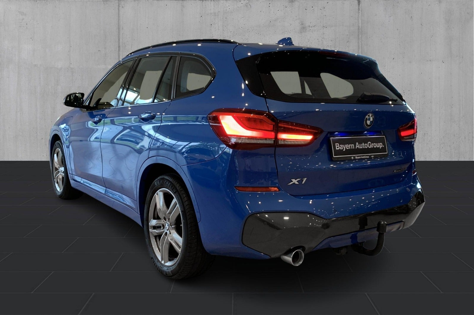 Blå BMW X1 fra 2021