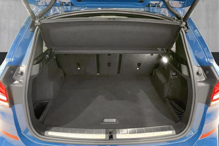 Blå BMW X1 fra 2021