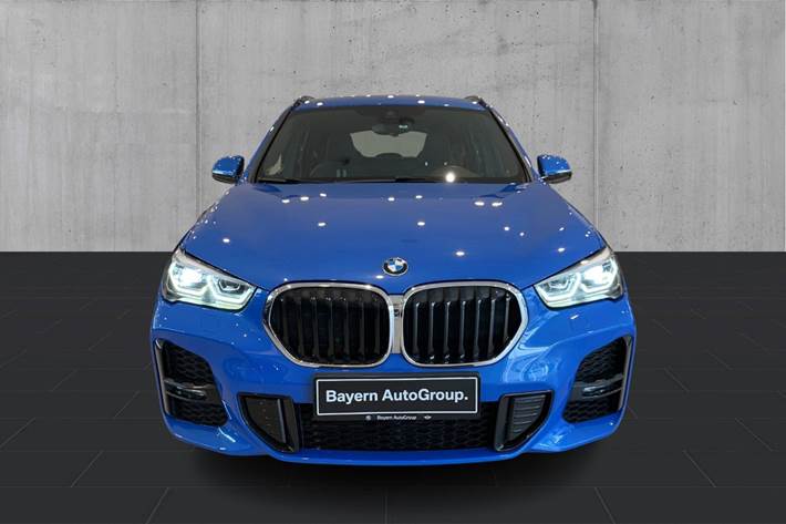 Blå BMW X1 fra 2021
