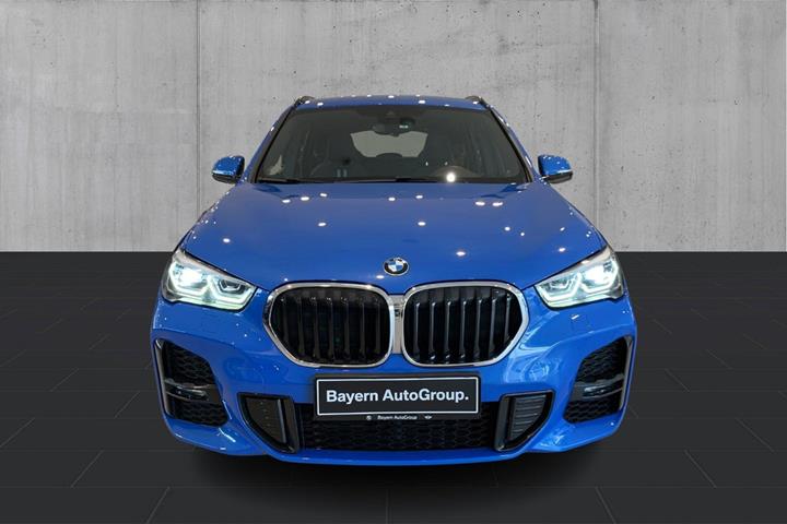 Blå BMW X1 fra 2021