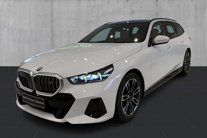 Hvid BMW i5 fra 2025 set udefra