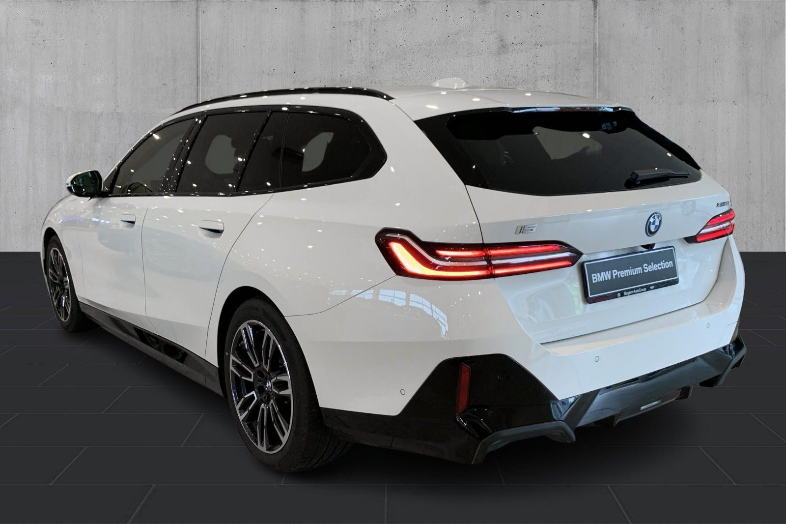 Hvid BMW i5 fra 2025