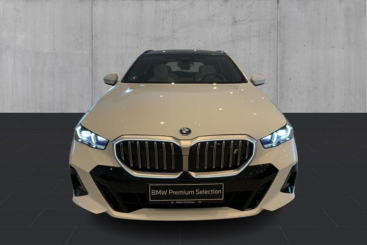Hvid BMW i5 fra 2025