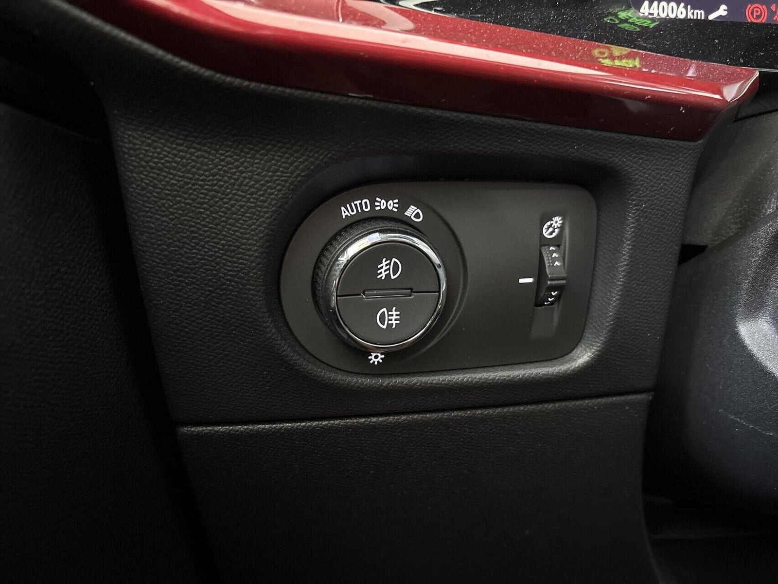 Hvid Opel Mokka-e fra 2021