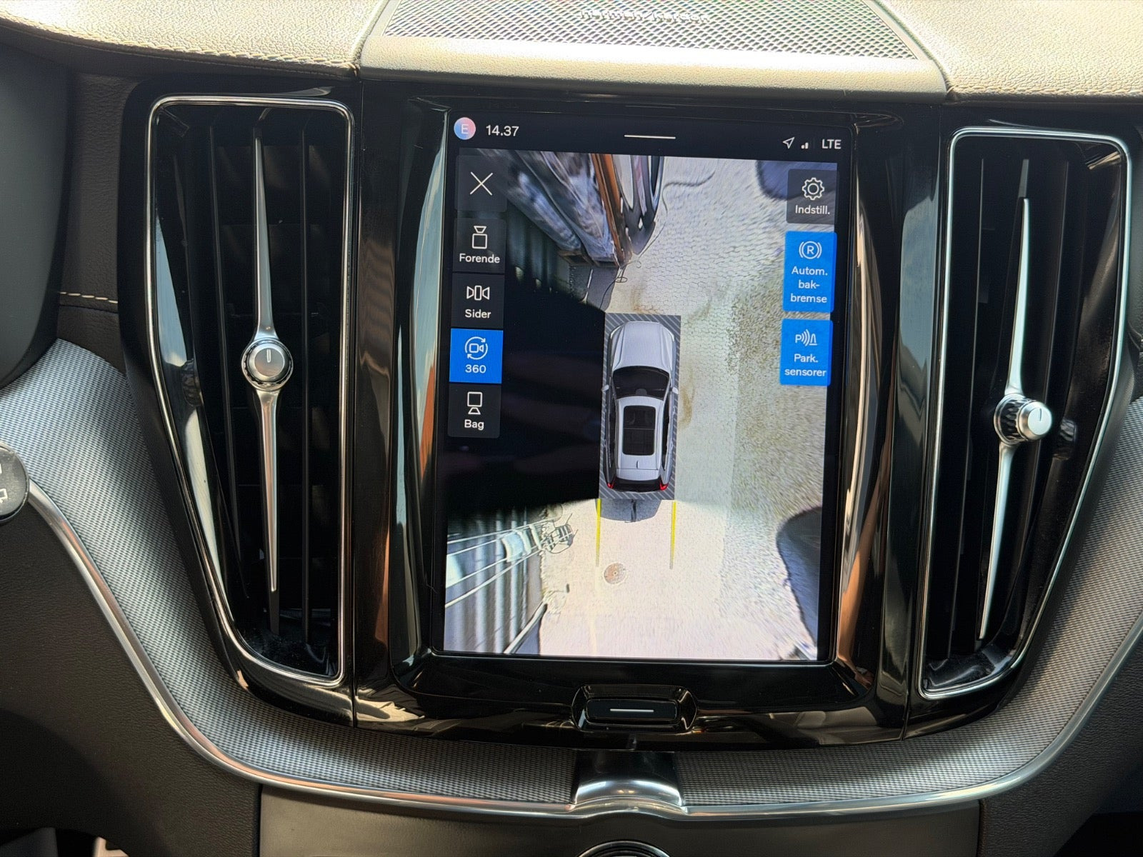 Hvid Volvo XC60 fra 2022